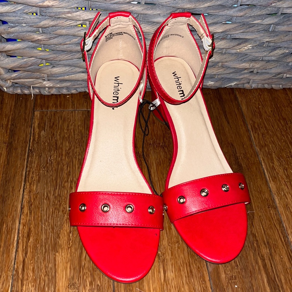 White Mountain Red strap heel shoes sz 9.5 NWOT NEW LAST PAIR